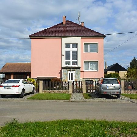 Kobylice Rodinne Ubytovani - Family Accommodation מראה חיצוני תמונה