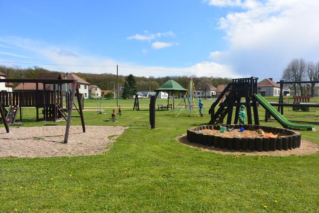 Kobylice Rodinne Ubytovani - Family Accommodation מראה חיצוני תמונה