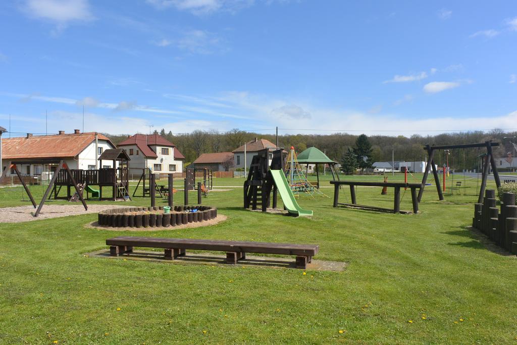Kobylice Rodinne Ubytovani - Family Accommodation מראה חיצוני תמונה