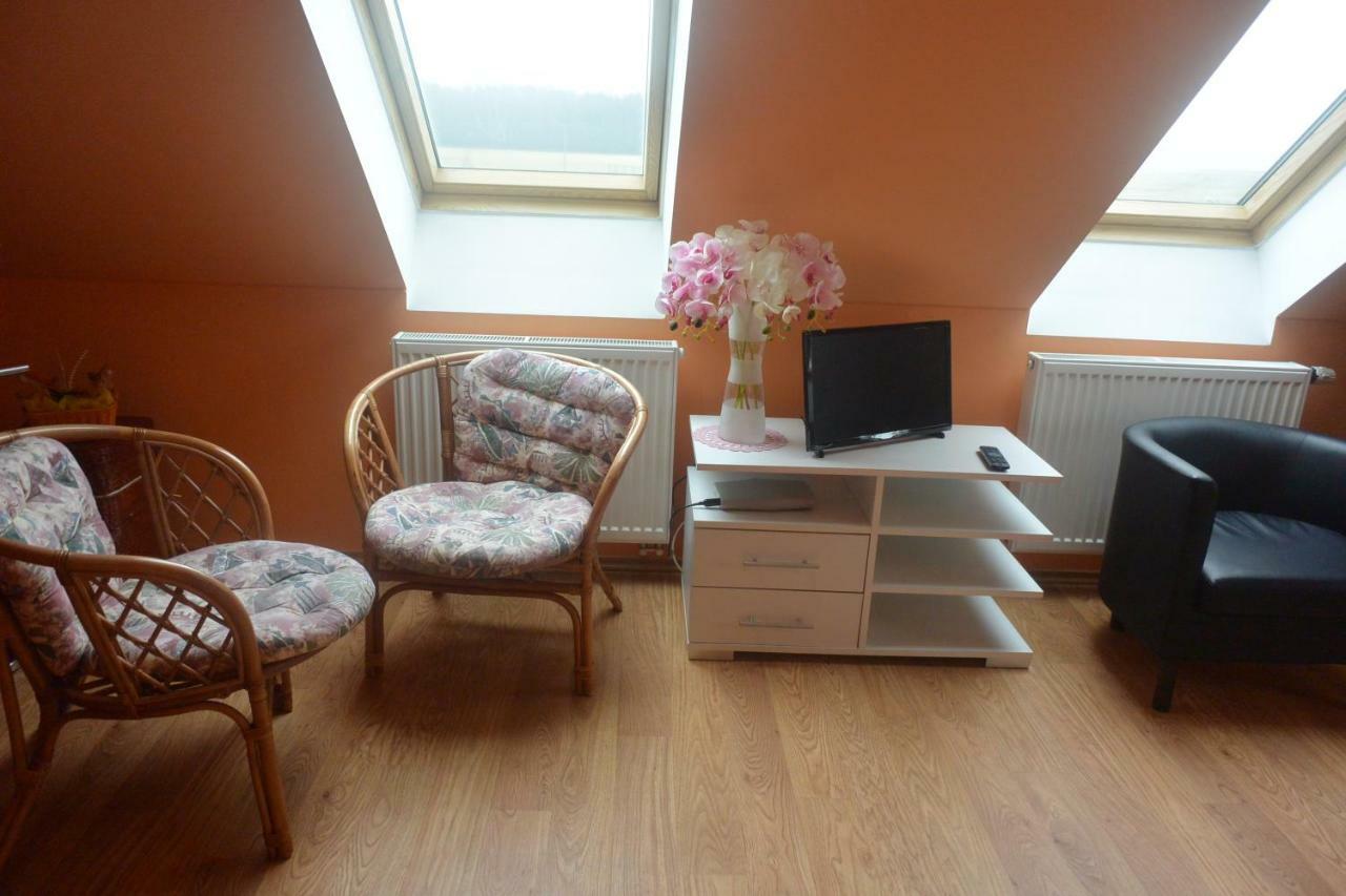 Kobylice Rodinne Ubytovani - Family Accommodation מראה חיצוני תמונה